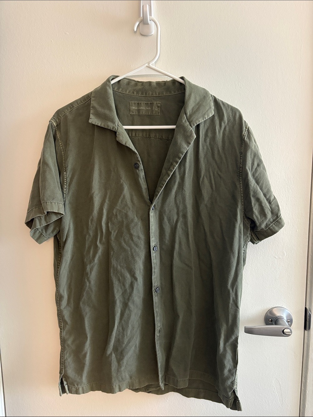 Abercrombie & Fitch Men's Olive Short-Sleeve Button-Up Shirt